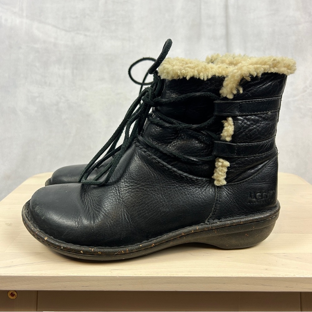 UGG Caspia‎ Black Leather Shearling Boots Size 8 Winter Snow Boho Sheepskin